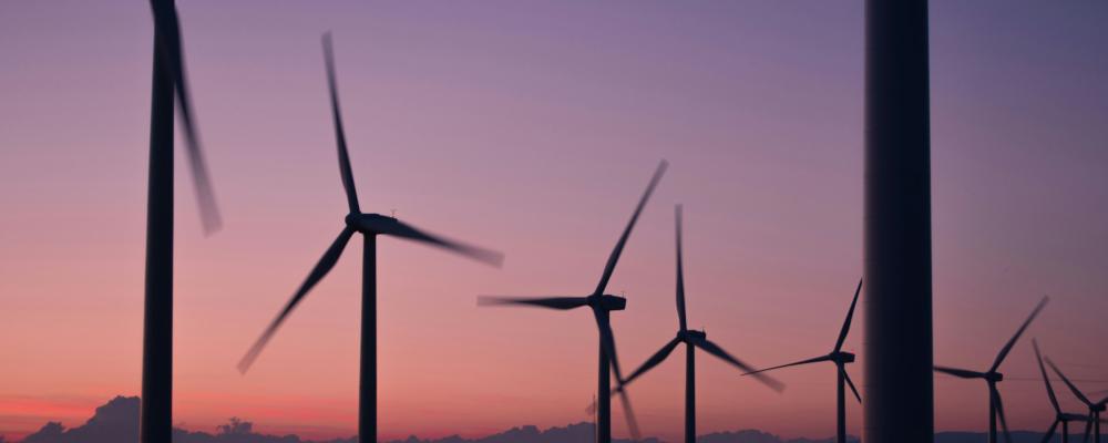 Vindkraft. Foto:  Anna Jiménez Calaf / Unsplash