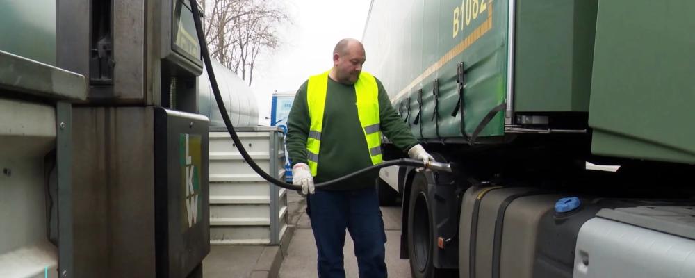 Tillfällig skattesänkning ska dämpa prischock vid tyska bensinstationer. Foto: Screenshot/ WDR