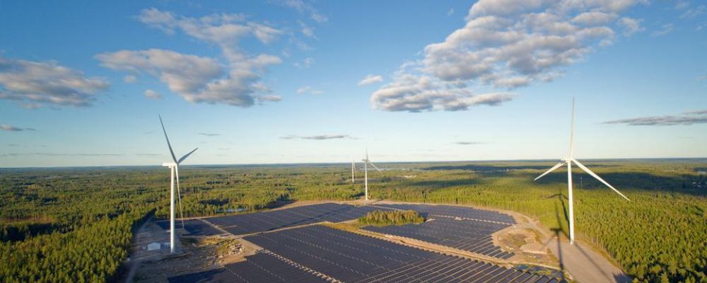 Skåramåla hybridpark, Sveriges första storskaliga energipark som kombinerar både sol- och vindkraft på samma plats och med gemensam nätanslutning. Pressbild: European Energy