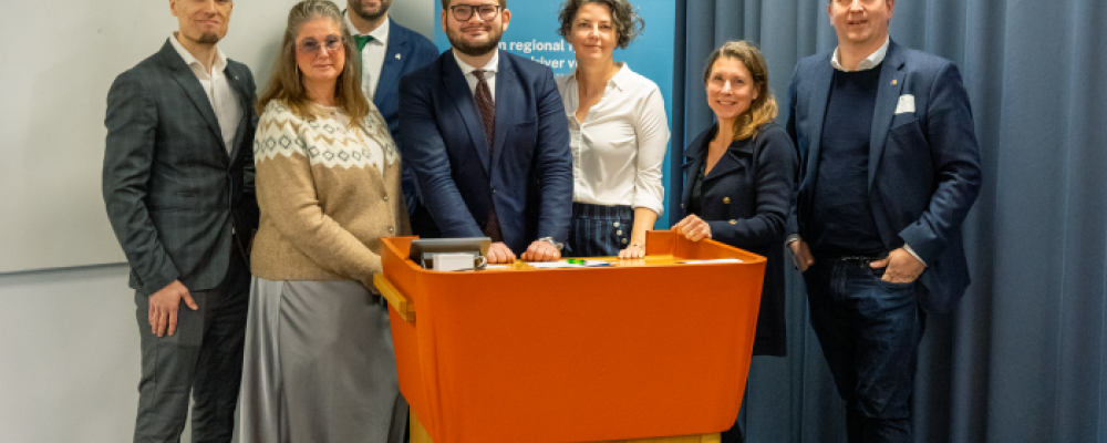 Filip Eriksson, Samhällsplanerare, Region Skåne, Anna Ingers, andra vice ordförande i regionala utvecklingsnämnden, Region Skåne, Jens Sörvik, enhetschef Grön omställning och friluftsliv, Region Skåne, Alexander Svensson (M) Ordförande stadsbyggnadsnämnden, Helsingborgs stad, Sofia Hedén (S) Ordförande miljönämnden, Malmö stad, Anna Jähnke (M) Ordförande i regionala utvecklingsnämnden, Region Skåne och Andreas Lagerblad, VD Ystad Energi. Fotograf/Källa: Region Skåne.