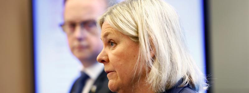 Stefan Jerrevång/TT: Socialdemokraternas partiledare Magdalena Andersson och partiets energipolitiske talesperson Fredrik Olovsson vill öka arbetet med att få igång mer vindkraft till havs.