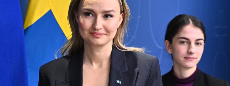 Claudio Bresciani/TT: Energi- och näringsminister Ebba Busch (KD) och klimat- och miljöminister Romina Pourmokhtari (L) går vidare med förslag om att staten inte tänker betala för kablarna till nya havsvindparker. Arkivbild.