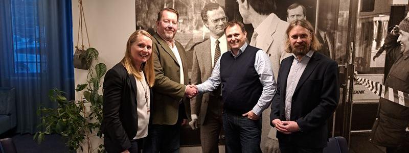 På bilden, från vänster: Eva Liljendahl (Sales Director Nordics Bazefield), Pär Dunder CEO W3 Energy, Sigurd Joakim Juvik (CEO Bazefield) och Anders Henriksen (CSO Bazefield).