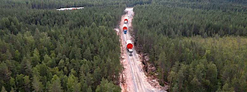 Transport av torn till vindkraftsbygget i finska Lestijärvi. Foto: Vindkraftsbolaget OX2
