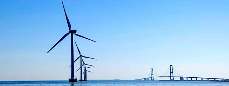 Vindparken i Jammerlandsbukten är inte bara en betydande investering i förnybar energi utan också en del av Danmarks nationella klimatmål. Danmark strävar efter att bli klimatneutralt senast 2050, och havsbaserade vindparker spelar en central roll i den strategin.  Illustration: European Energy.