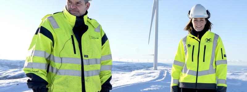 Ståle Gjersvold, koncernchef på Aneo och Kari Skeidsvoll Moe, konserndirektör för tillväxt av förnybar energi på Aneo. Foto: Aneo