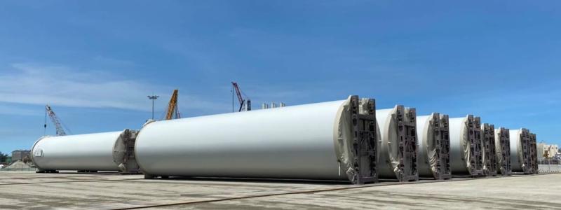 Dyrare vindkraftstorn. Flera europeiska vindkraftsbolag undersöker nu möjligheterna att expandera trots detta sina verksamheter i USA, antingen genom partnerskap med amerikanska bolag eller genom att etablera egna produktionsanläggningar på plats. Detta kan på sikt minska beroendet av import och samtidigt säkra långsiktig tillväxt på en av världens viktigaste energimarknader. Foto: Siemens Gamesa