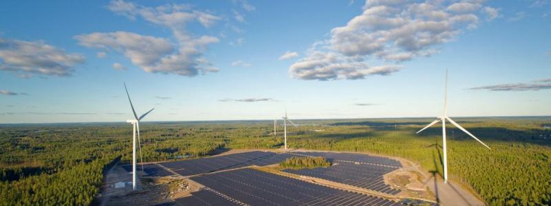 Skåramåla hybridpark, Sveriges första storskaliga energipark som kombinerar både sol- och vindkraft på samma plats och med gemensam nätanslutning. Pressbild: European Energy