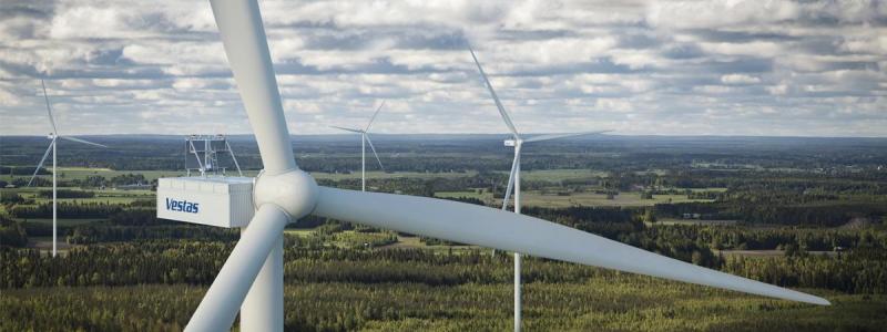 Vestas Wind Systems är en av världens största tillverkare av vindkraftverk och har under senare år pressats av hård internationell konkurrens, stigande råvarukostnader och osäkerhet kring efterfrågan på nya vindkraftsprojekt. Foto: Vestas