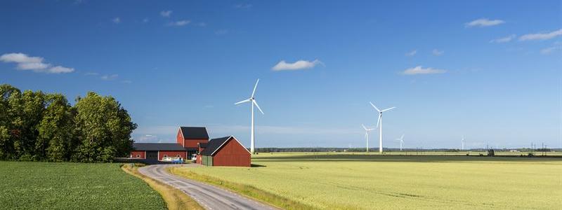 Vindkraftverk på åker. Pressbild: Green Power Sweden