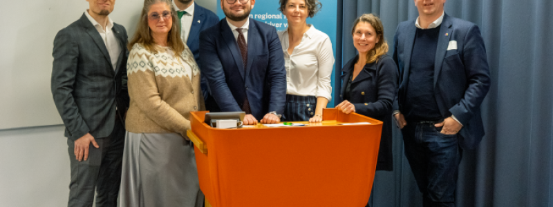 Filip Eriksson, Samhällsplanerare, Region Skåne, Anna Ingers, andra vice ordförande i regionala utvecklingsnämnden, Region Skåne, Jens Sörvik, enhetschef Grön omställning och friluftsliv, Region Skåne, Alexander Svensson (M) Ordförande stadsbyggnadsnämnden, Helsingborgs stad, Sofia Hedén (S) Ordförande miljönämnden, Malmö stad, Anna Jähnke (M) Ordförande i regionala utvecklingsnämnden, Region Skåne och Andreas Lagerblad, VD Ystad Energi. Fotograf/Källa: Region Skåne.