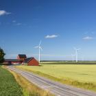 Vindkraftverk på åker. Pressbild: Green Power Sweden