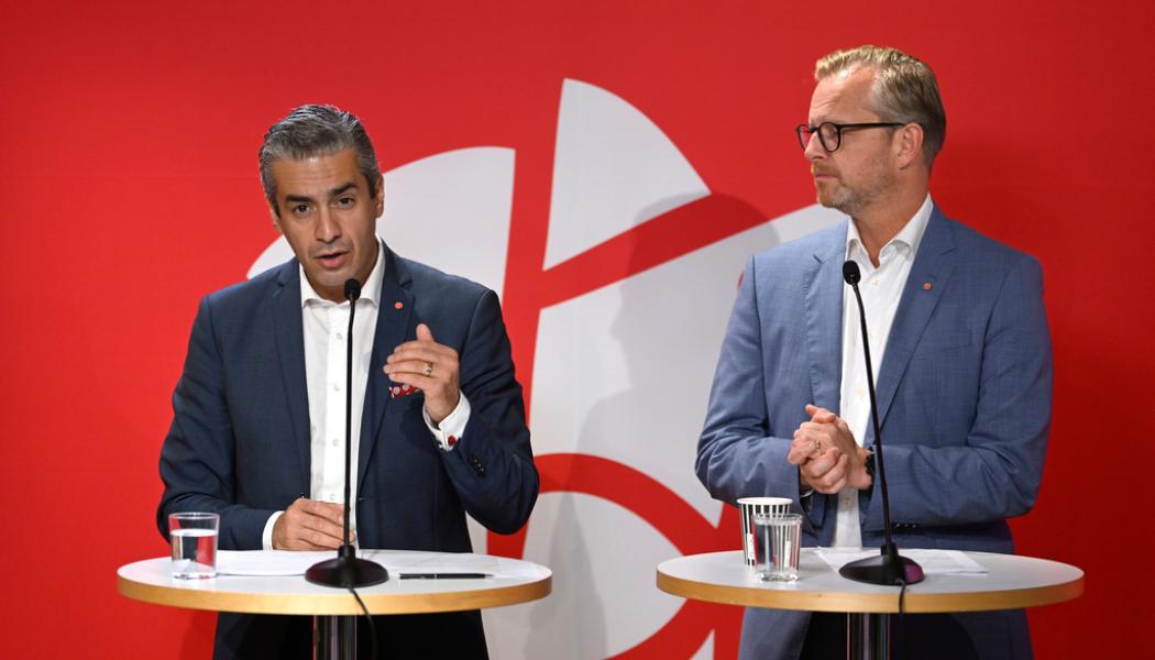 Pontus Lundahl/TT: Energi- och digitaliseringsminister Khashayar Farmanbar (S) och finansminister Mikael Damberg (S) presenterar sin 