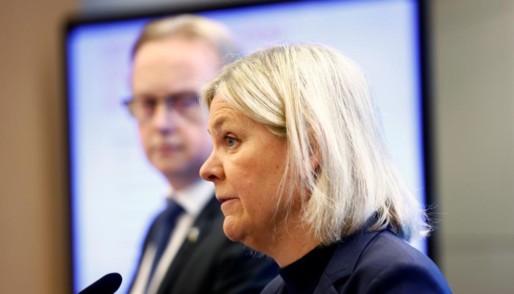 Stefan Jerrevång/TT: Socialdemokraternas partiledare Magdalena Andersson och partiets energipolitiske talesperson Fredrik Olovsson vill öka arbetet med att få igång mer vindkraft till havs.