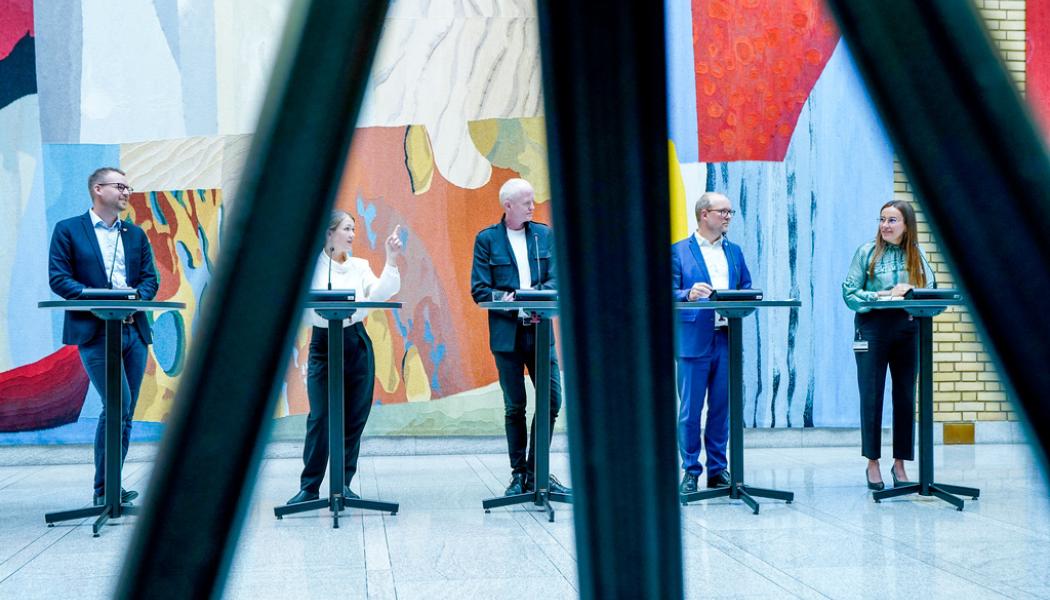 Lise Åserud/NTB/TT: Den nya uppgörelsen presenterades i stortinget i Oslo. Från vänster Kjell Ingolf Ropstad (Krf), Une Bastholm (MDG), Lars Haltbrekken (SV), Ketil Kjenseth (V) och Marianne Sivertsen Næss (Ap).
