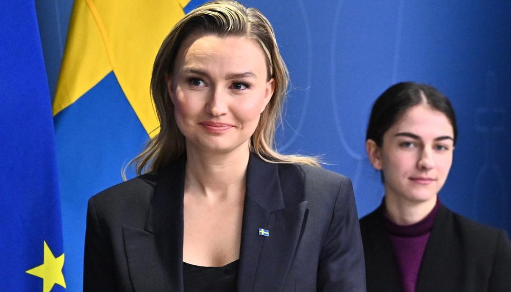 Claudio Bresciani/TT: Energi- och näringsminister Ebba Busch (KD) och klimat- och miljöminister Romina Pourmokhtari (L) går vidare med förslag om att staten inte tänker betala för kablarna till nya havsvindparker. Arkivbild.