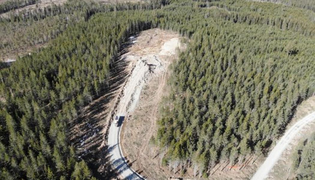 Byggnationen av tre vindparker på Skallberget, Utterberget och i Tjärnäs i Dalarna påbörjas i april 2022. Foto: Kanonaden