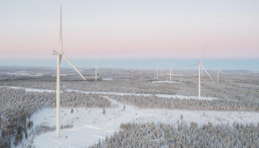 Vattenfall Eldistribution har färdigställt en ny station till Fjällbohedens vindkraftpark utanför Skellefteå och nu kan 165 GWh förnybar el årligen tillföras till elnätet. Foto: FuGen