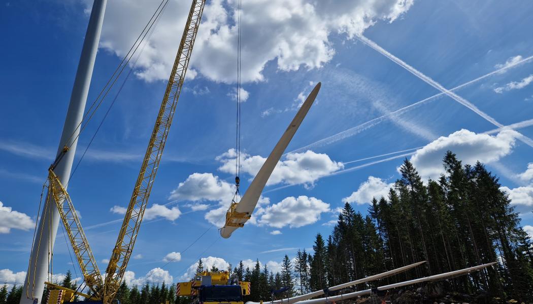  På Vindpark Örken har två vindmöllor fått renoverade turbiner och nya rotorblad. Foto: RWE