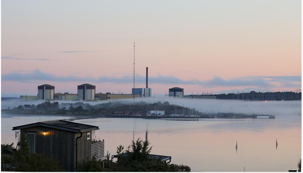 Bildtext: Nu lägger regeringen om energipolitiken och ger den en ny inriktning mot bland annat forskning och innovation om kärnkraft.
På bilden Ringhals kärnkraftverk, idag endast två reaktorer stort efter den olyckliga nedläggningen av Ringhals 1 och 2 genomförd av den tidigare regeringen s + mp.
Foto: Vattenfall
