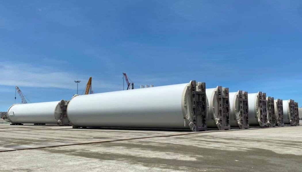 Dyrare vindkraftstorn. Flera europeiska vindkraftsbolag undersöker nu möjligheterna att expandera trots detta sina verksamheter i USA, antingen genom partnerskap med amerikanska bolag eller genom att etablera egna produktionsanläggningar på plats. Detta kan på sikt minska beroendet av import och samtidigt säkra långsiktig tillväxt på en av världens viktigaste energimarknader. Foto: Siemens Gamesa