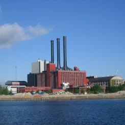 Kraftverket HC Ørsted sett från Islands Brygge i Köpenhamn. Foto: Wikipedia common, kredit: Santac