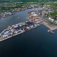 Oskarshamns hamn. Genom att omvandla en hamn till en havsbaserad vindkraftshubb kan RWE effektivisera sina logistikoperationer och stödja utbyggnaden av sin vindkraftsverksamhet i regionen. Källa: Smålandshamnarna