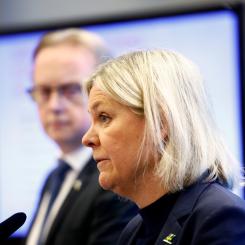 Stefan Jerrevång/TT: Socialdemokraternas partiledare Magdalena Andersson och partiets energipolitiske talesperson Fredrik Olovsson vill öka arbetet med att få igång mer vindkraft till havs.