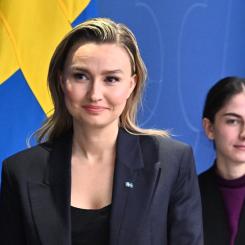 Claudio Bresciani/TT: Energi- och näringsminister Ebba Busch (KD) och klimat- och miljöminister Romina Pourmokhtari (L) går vidare med förslag om att staten inte tänker betala för kablarna till nya havsvindparker. Arkivbild.