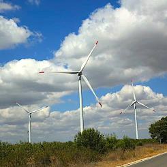 Vindkraftverk. Vindparken Vacareni i Rumänien ska bestå av 17 turbiner med en total effekt på 102 megawatt. Foto: Big Mega Renewable Energy