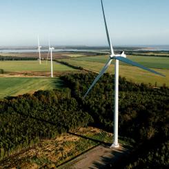 Att bygga en ny energipark tar vanligtvis mellan 12 och 18 månader. För att säkerställa leveranser av den nödvändiga tekniken har Eurowind Energy ingått strategiska samarbeten med utvalda leverantörer, så att byggplanerna kan hållas enligt tidsplanen. Foto: Eurowing A/S