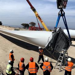 Spanska Elawan Energy i installerar rotorblad till vindkraftsverk. Foto: Elawan Energy