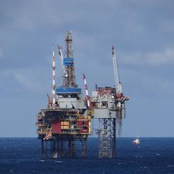 Oljerigg som används för att utvinna petroleum i Nordsjön. Foto: Wikipedia Common Lic. Fotograf – Gary Bembridge, Storbritannien