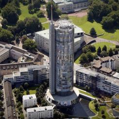 RWE:s höghuskontor i staden Essen. Foto Architekturbüro Ingenhoven Overdiek Kahlen & Partner