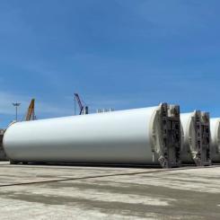 Dyrare vindkraftstorn. Flera europeiska vindkraftsbolag undersöker nu möjligheterna att expandera trots detta sina verksamheter i USA, antingen genom partnerskap med amerikanska bolag eller genom att etablera egna produktionsanläggningar på plats. Detta kan på sikt minska beroendet av import och samtidigt säkra långsiktig tillväxt på en av världens viktigaste energimarknader. Foto: Siemens Gamesa