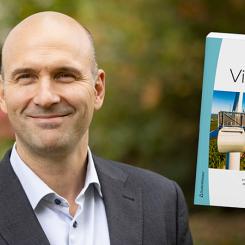 Nu släpps en ny lärobok om vindkraft. På bilden Stefan Ivanell, professor och avdelningschef för vindenergiavdelningen på Uppsala universitet. Pressbild: Studentlitteratur AB