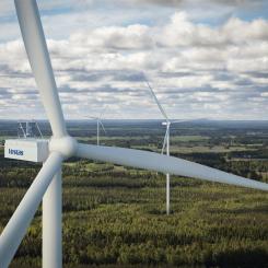Vestas Wind Systems är en av världens största tillverkare av vindkraftverk och har under senare år pressats av hård internationell konkurrens, stigande råvarukostnader och osäkerhet kring efterfrågan på nya vindkraftsprojekt. Foto: Vestas