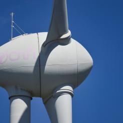 Vindkraft har blivit en livlina för små kommuner som Isojoki, Kristiinankaupunki och Lestijärvi. För många utgör fastighetsskatterna från vindkraftverk 40–60 procent av deras totala fastighetsskatteintäkter. Foto: Creative Commons Lic, Kredit: Mfuente